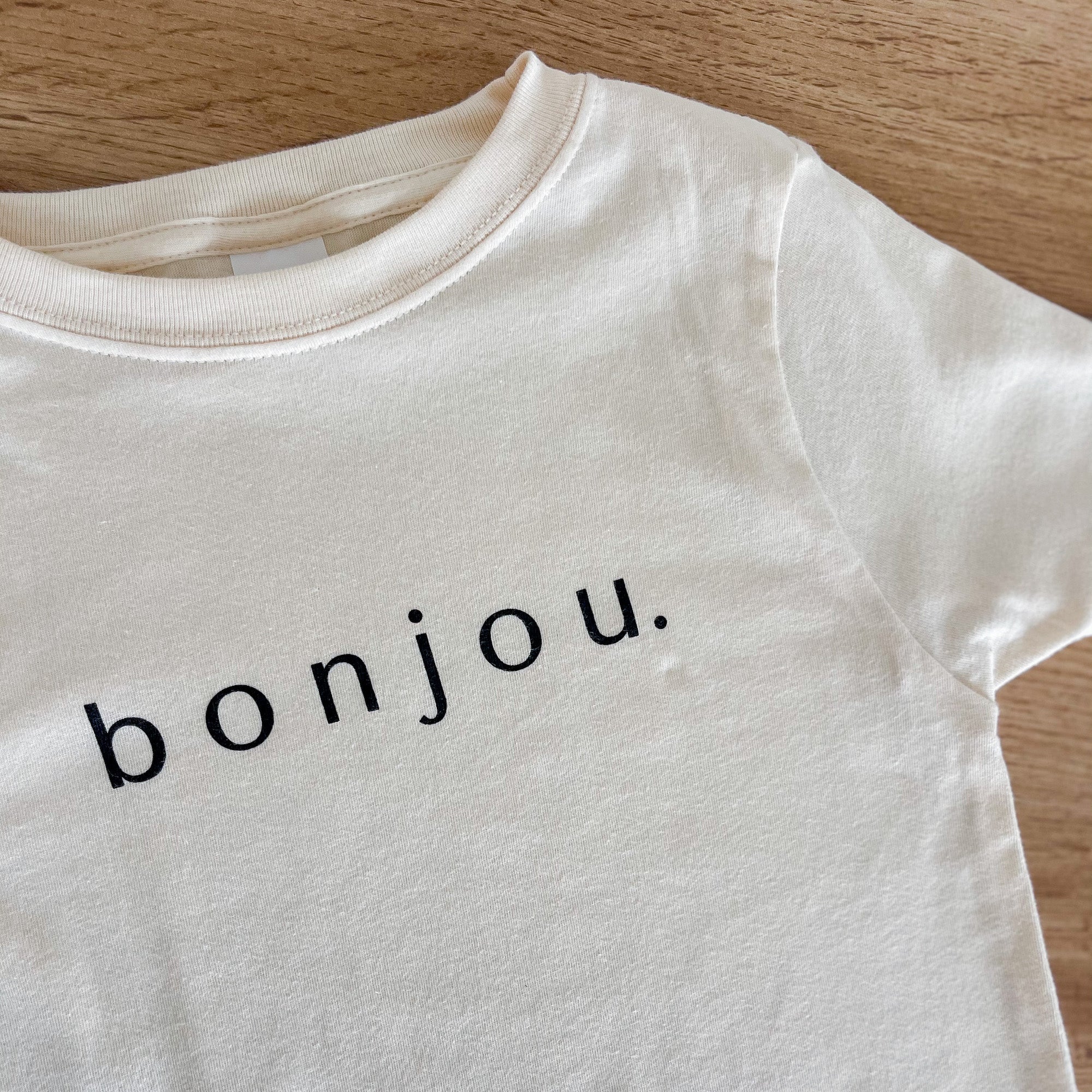 bonjou. tee