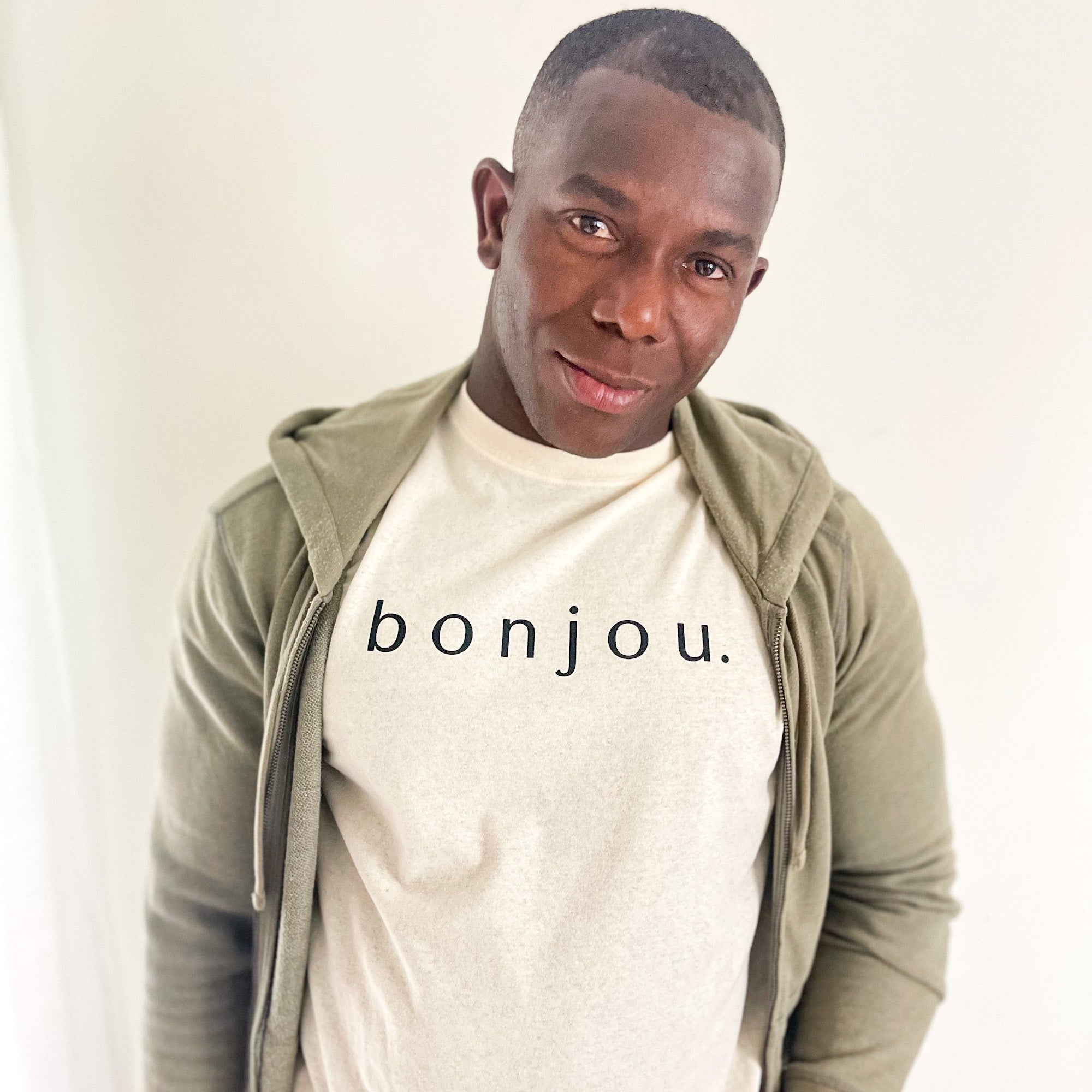 bonjou. tee